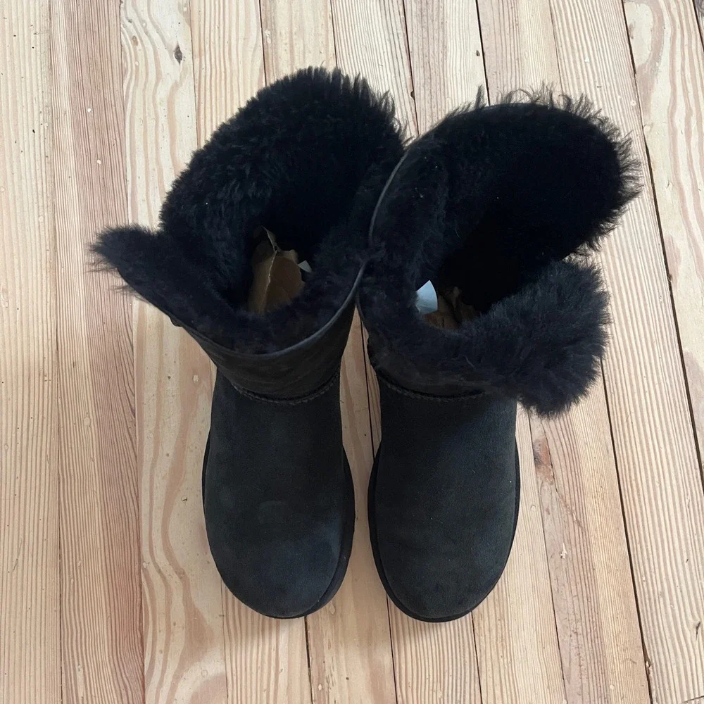 UGG Bailey Button Black Suede Shearling Boots Womens 9 Mid Calf comfort casual
